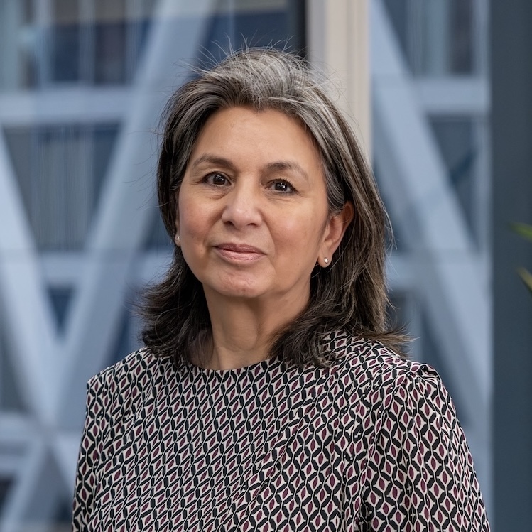 Sarah Lee headshot-2